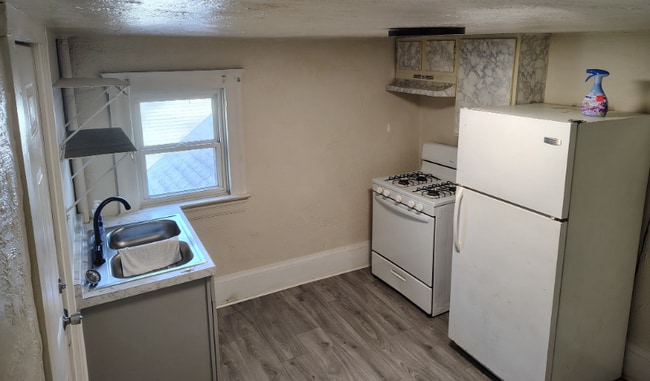 Building Photo - 1814 E Ganson St