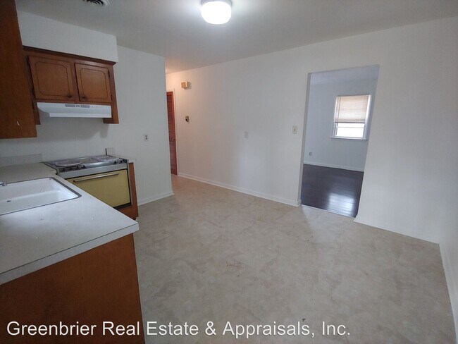 Building Photo - 2 br, 1 bath Apartment - 303 Hurdle Drive