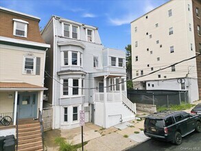 Building Photo - 17 Lamartine Ave