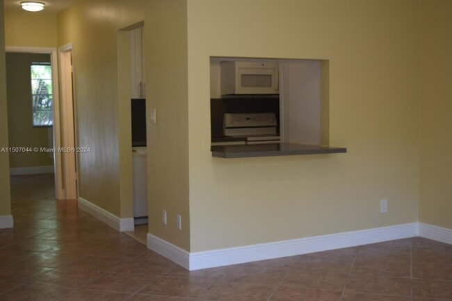 Building Photo - 2915 Plunkett St