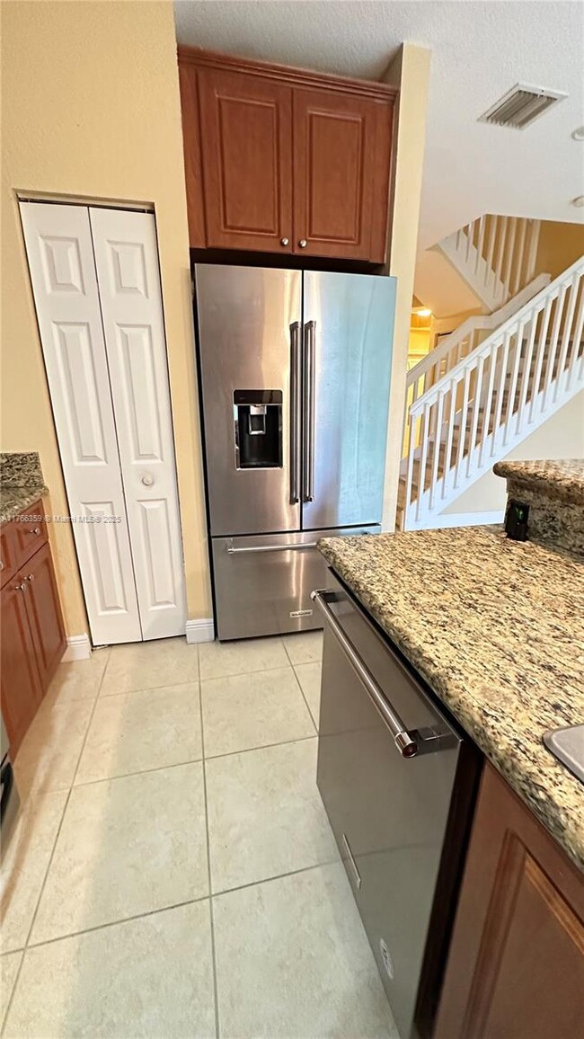 Building Photo - 6543 Hidden Cove Dr