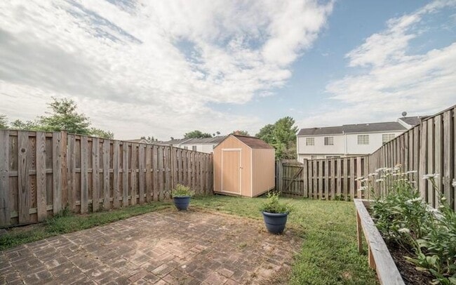Building Photo - Well maintained 3 bedroom townhouse in established Frederick community ready early May!