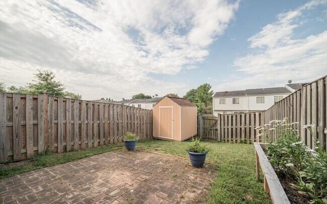 Foto del edificio - Well maintained 3 bedroom townhouse in established Frederick community ready early May!