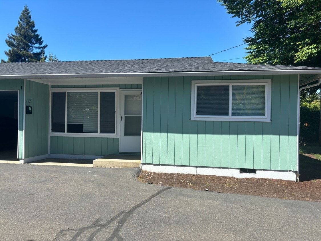 Primary Photo - Cute 2 bedroom West Harvard area