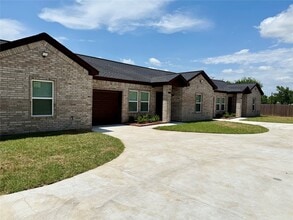 Building Photo - 9508 Quaker Ct