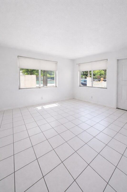 Foto del edificio - 623 NE 2nd St