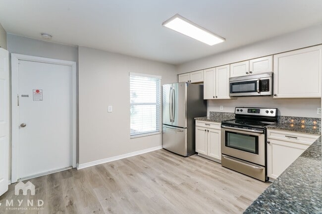 Building Photo - 14013 Fullerton Dr