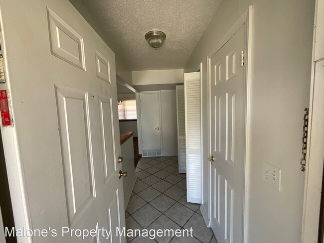 Building Photo - 3 br, 1.5 bath House - 4849 Woodview