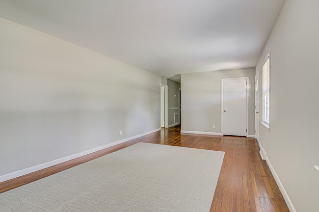 Building Photo - 6203 W Friendly