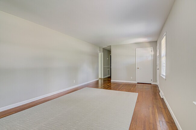 Foto del edificio - 6203 W Friendly