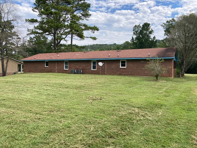 Building Photo - 600 Reeceburg Rd SE