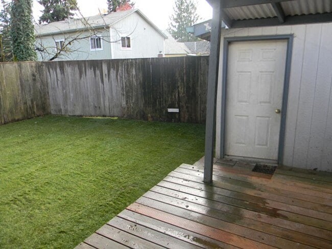 Building Photo - Comfy 4 Bedroom, 2 Bath Duplex!