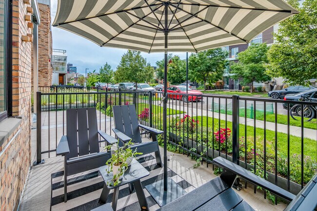 Building Photo - 2550 Lawrence St