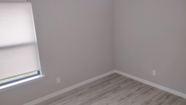 Foto del edificio - 3607 E 18th St