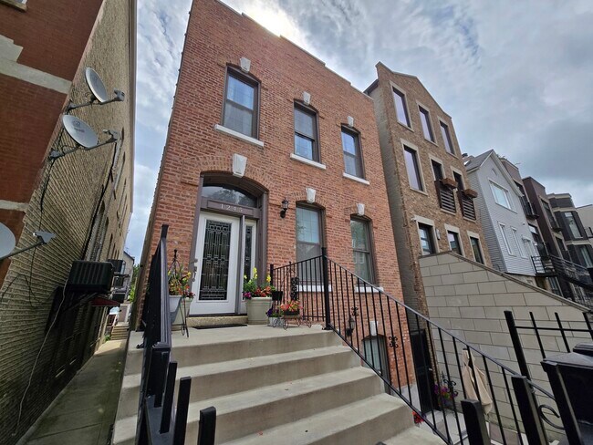 Building Photo - 1245 N Cleaver St