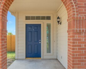 Building Photo - 29322 Fox River Dr