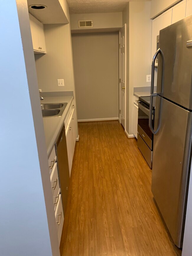 Foto del edificio - 903 Cedar Crest Ct