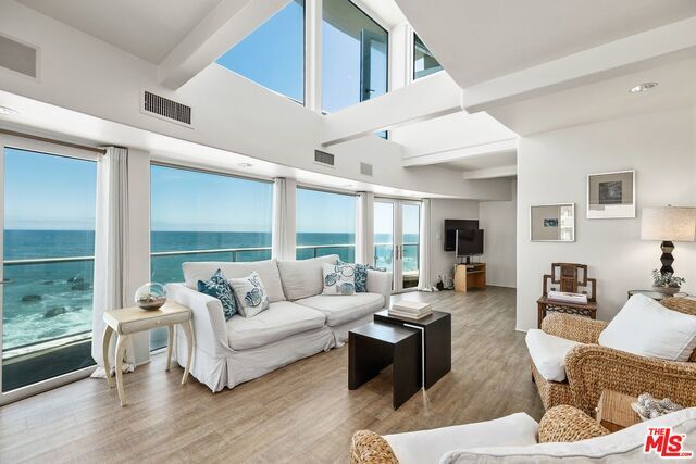 Foto principal - 20752 Pacific Coast Hwy