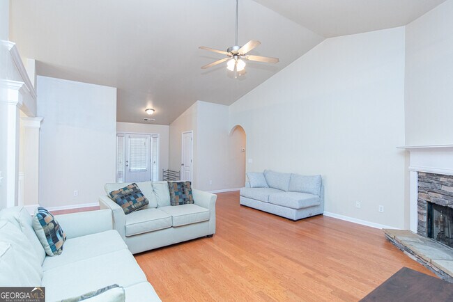 Building Photo - 4556 White Horse Dr