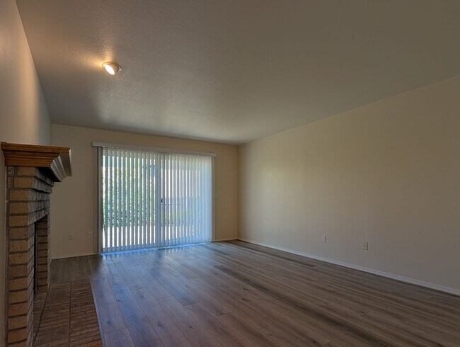 Foto del edificio - 686 Oakdale Ave