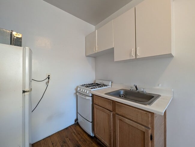 Building Photo - 2700 N Spaulding Ave