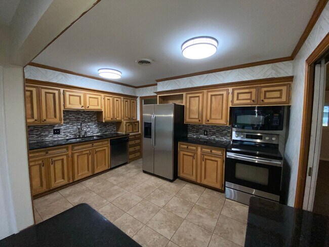 Building Photo - Cozy and beautiful 3 bedroom 2 bathroom ho...