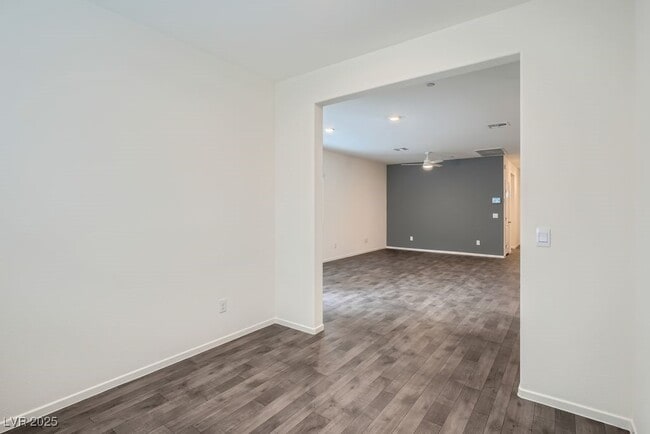 Building Photo - 364 Canary Song Dr