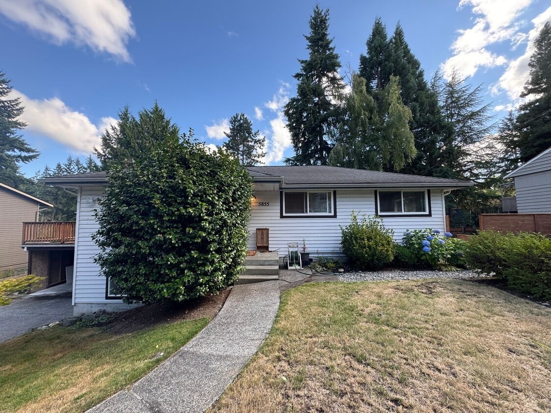 Foto principal - Newly Remodeled 2BR/1BA Lower-Level Unit