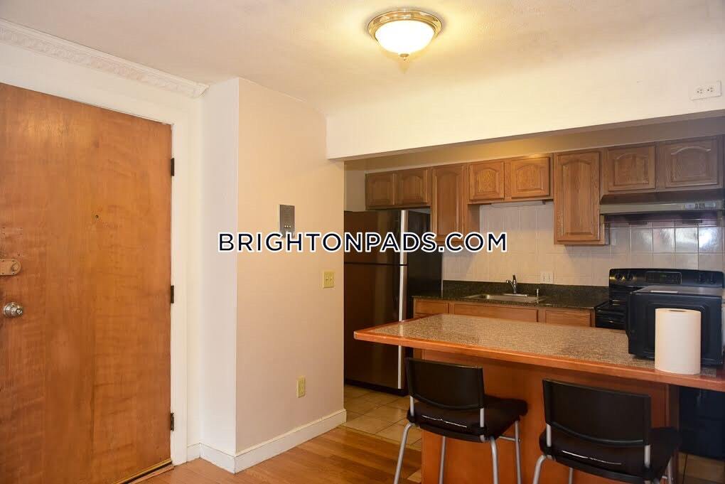 11 Commonwealth Ave Unit 6, Newton, MA 02467 Room for Rent in Newton