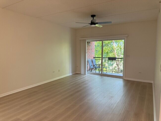 Building Photo - 3401 N Carriageway Dr