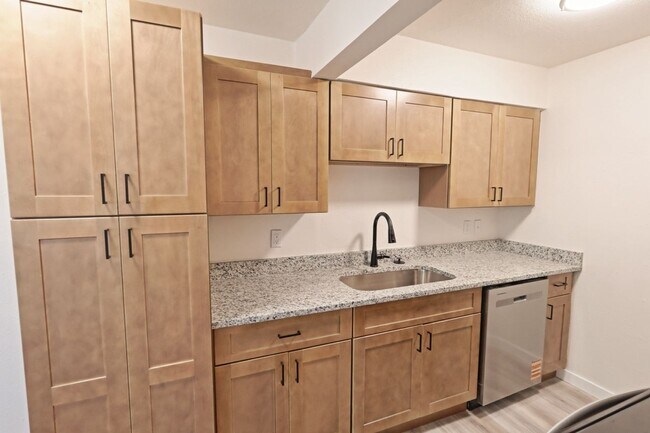 Foto del edificio - 3D Tour Available - Tower Grove East - Updated 1 Bedroom
