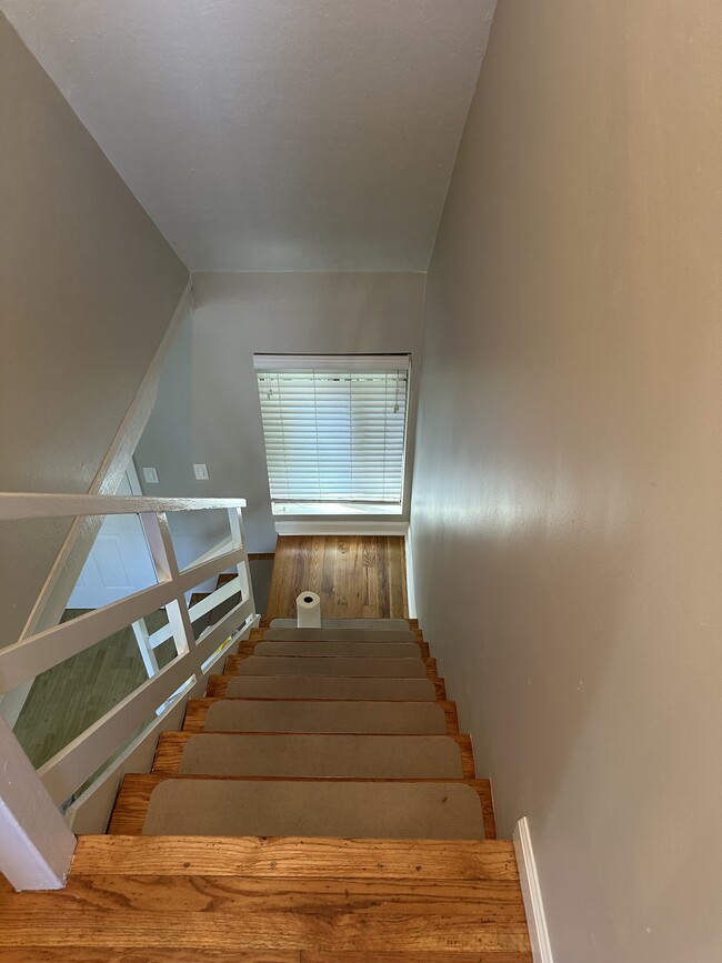 Building Photo - 1211 N Screenland Dr