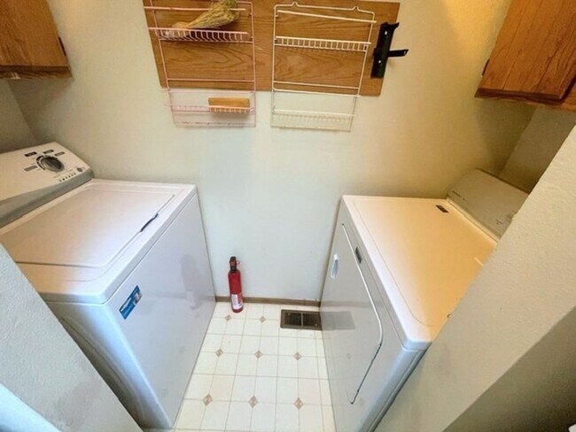 Foto del edificio - South Anchorage Condo with W/D in unit, Fi...
