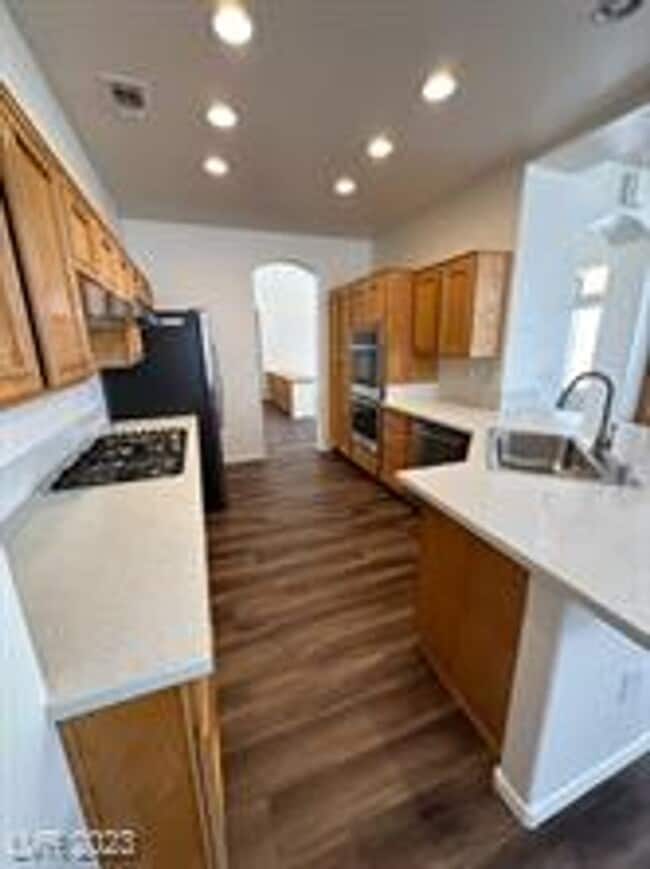 Building Photo - 10729 Shackleton Dr