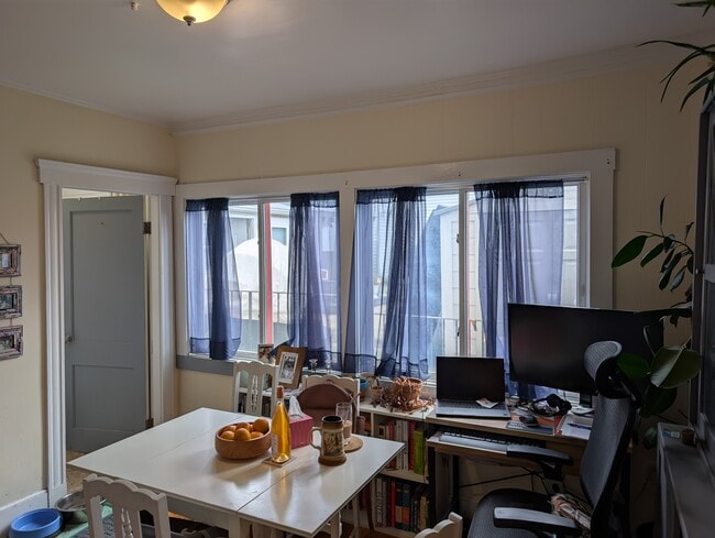 Building Photo - 9 Derne St