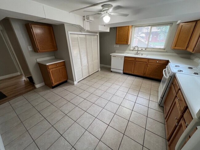 Foto del edificio - Gorgeous 2 Bedroom home close to Sloan's Lake and Downtown!