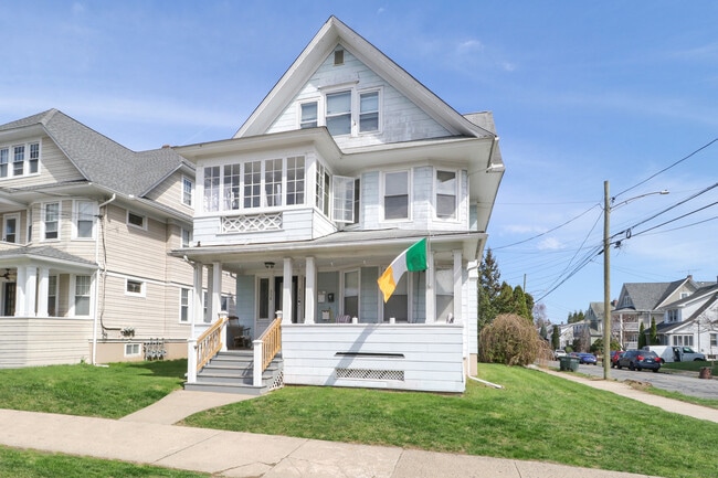 Building Photo - 356-358-358 Midland St