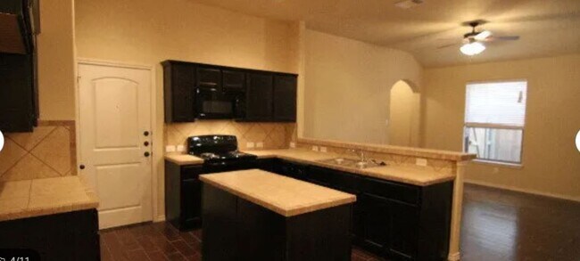 Foto del edificio - 526 Creekside Cir