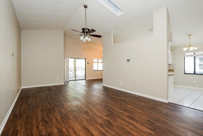 Building Photo - 1048 Vernon Loop