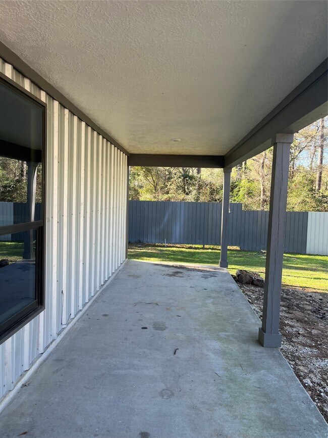 Building Photo - 18222 Bonnie Alice Dr