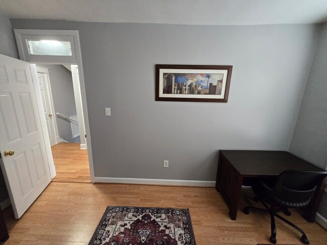 Foto del edificio - 411 Hobart Pl NW