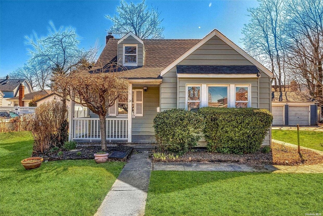 Primary Photo - 24 E Marshall St
