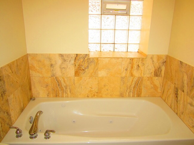 Foto del edificio - 6341 N Oakley Ave