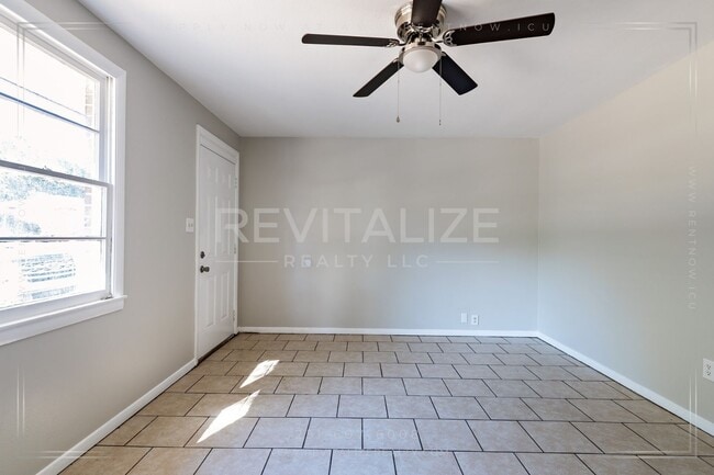Building Photo - **Reduced Price** 3 Bed/1 Bath Home in Mob...