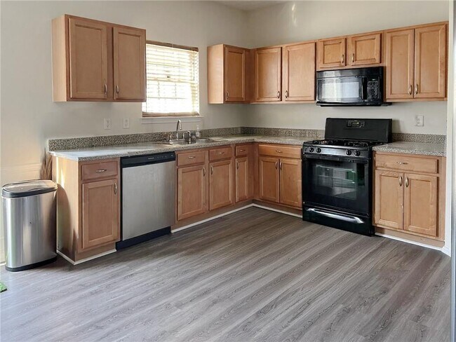 Foto del edificio - 2224 Grovemont Dr