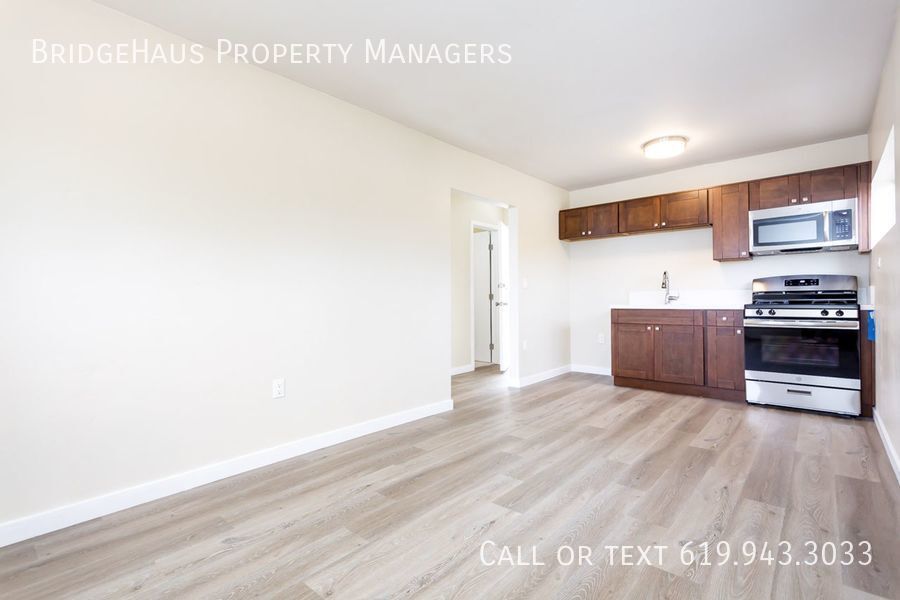 Primary Photo - Urban Oasis: Second Floor Cozy 1 Bed/1 Bat...