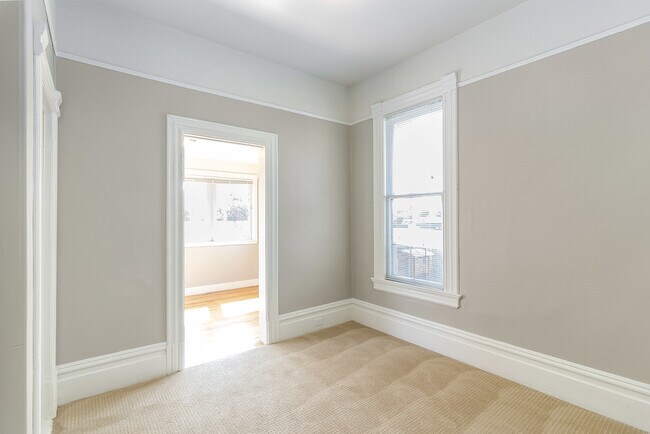 Building Photo - 1205 Chestnut St