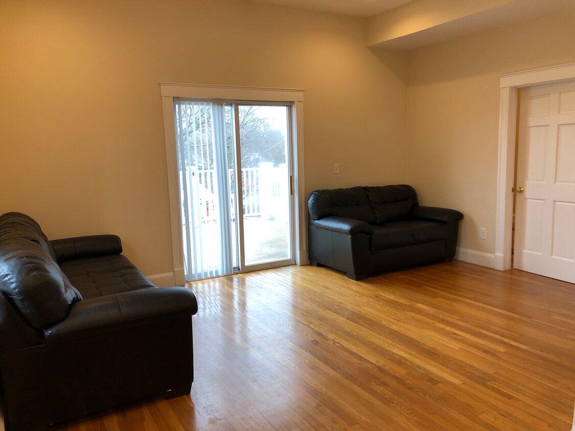 39 Chestnut St Unit 2L, Stoneham, MA 02180 Condo for Rent in Stoneham