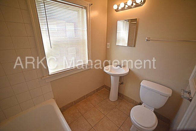 Foto del edificio - 904 E 39th St