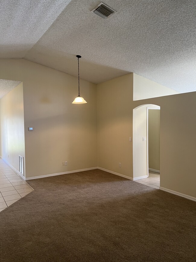 Building Photo - 833 Lake George Dr